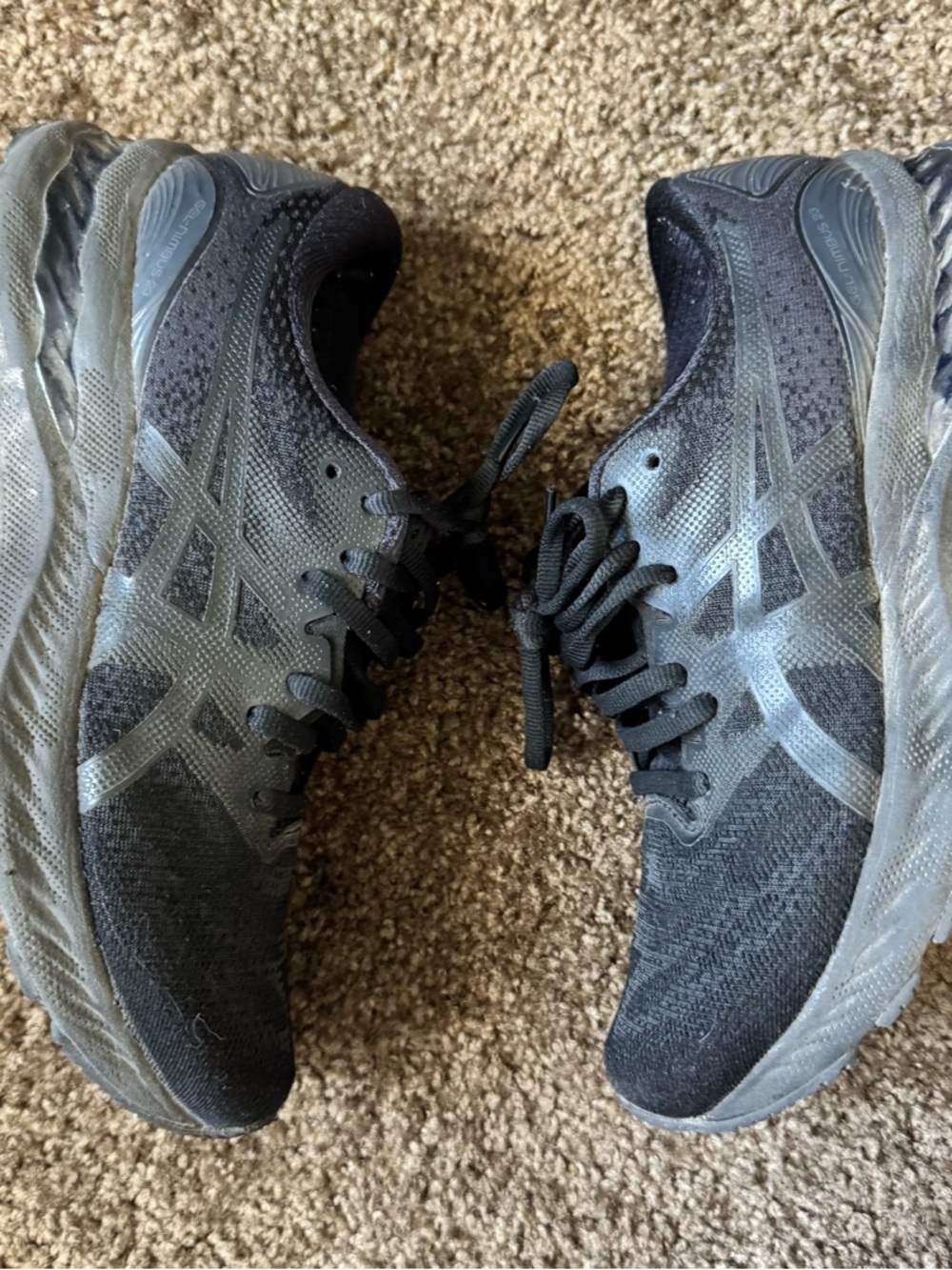 ASICS Gel-Nimbus 23 running shoes in a black - Picture 3 of 5